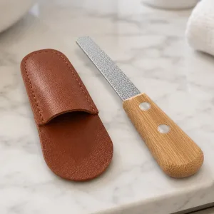 Tånagelfil i rostfritt stål med bambuhandtag