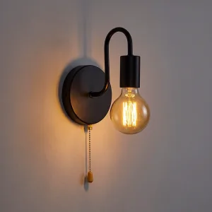 Industriell vägglampa i järn i retrostil med dragsnörebrytare